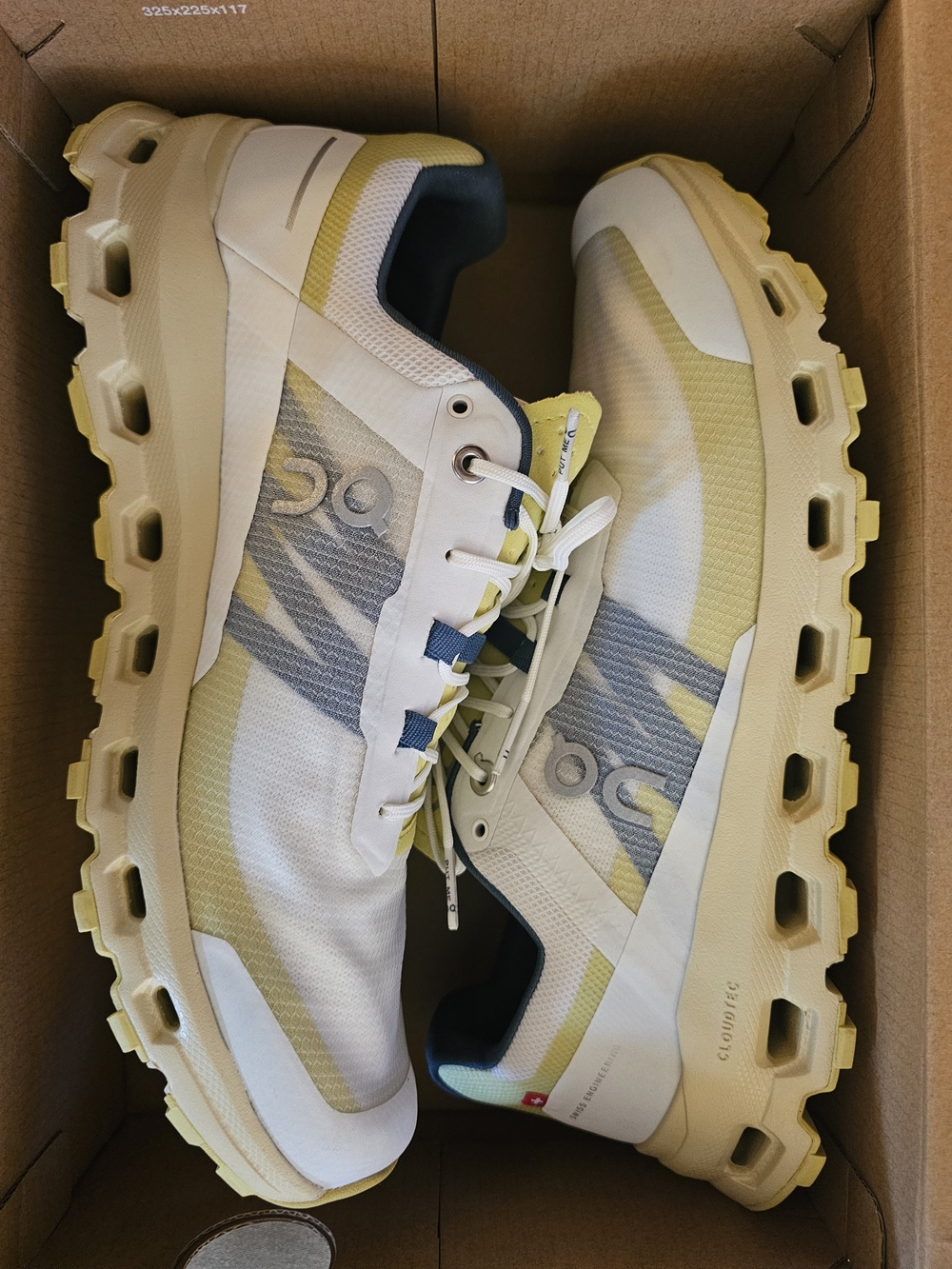 On-Cloudtrail Lightweight Men’s Trail Shoes — Yellow/White